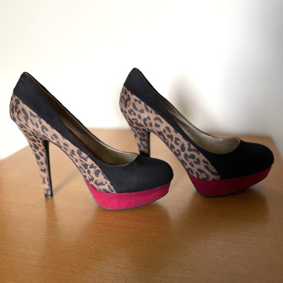 NWOT Guess Leopard Heels - Picture 3 of 9